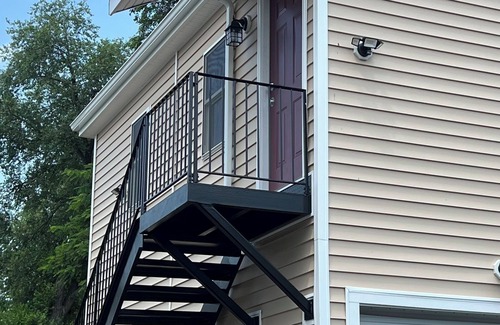 Winchester Apartment | Cameron Grace Charming loft 1-bedroom apt in downtown Winchester