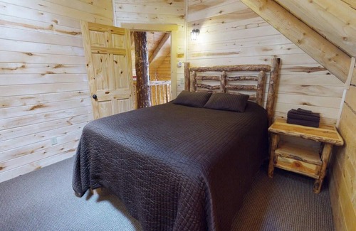 Monticello House | Camp Jackson 8 BR Lodge