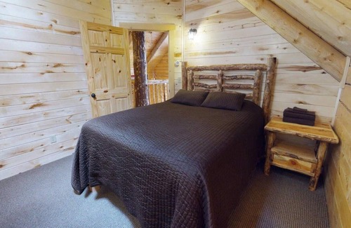 Monticello Cabin | Camp Jackson Group Resort