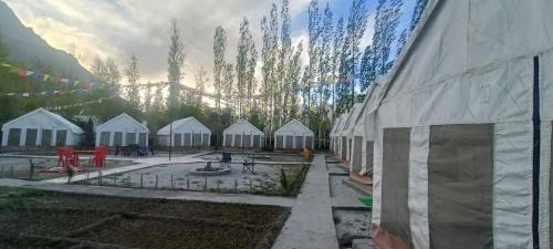 Hunder Other | Camp Laschen Hunder
