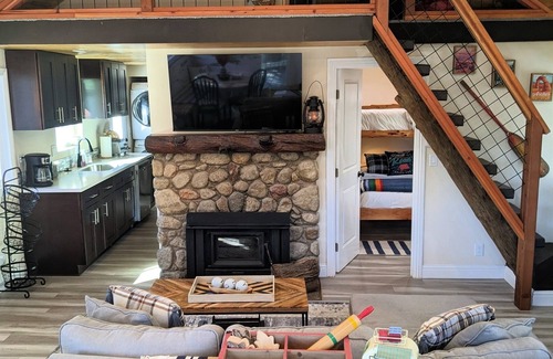 Idyllwild Cabin | Camp Malarki 2 Cabins, Gated Yard, kids play area