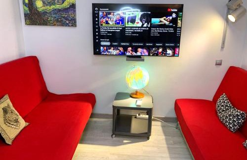Collblanc y La Torrassa Apartment | Camp Nou, Europa Fira - modern two-bedroom apartment with heating