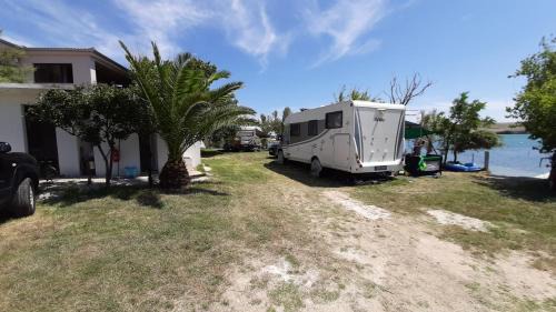 Dinjiska Other | Camp Pere
