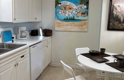 Mount Washington Apartment | Camp Sycamore – Your Cozy Pittsburgh Retreat!