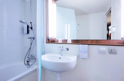 Grigy-Technopole - La Grange-aux-Bois Hotel | Campanile Metz Est - Technopole