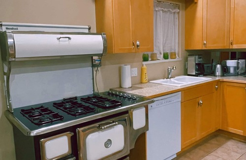 Campbell River House | Campbell River 2 bedroom Fishing Lodge - River View