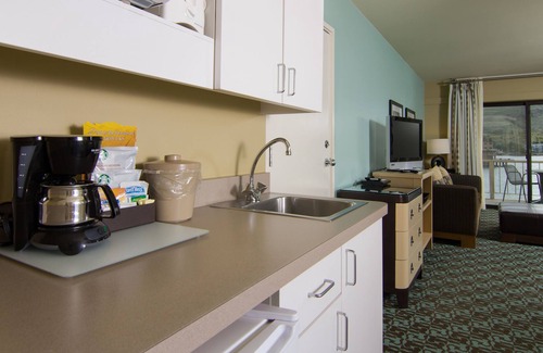 Chelan Hotel | Campbell's Resort