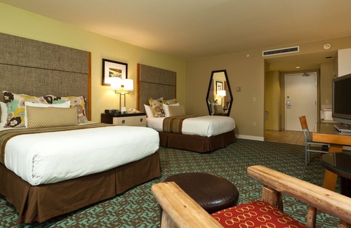 Chelan Hotel | Campbell's Resort