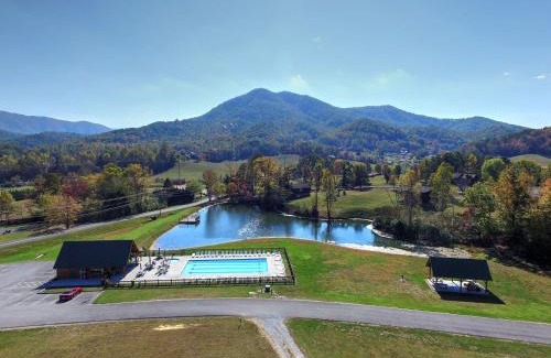 Gatlinburg - Pigeon Forge House | Campfires and Cornbread is a 2 bedroom cabin with loft and loaded amenities!