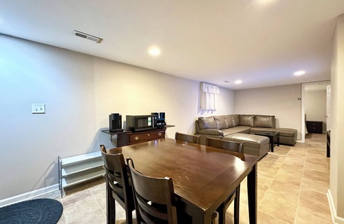 New Castle House | Campi's Private Basement Apartment