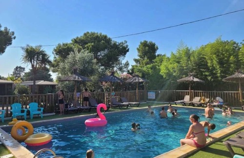 Pezenas House | Camping 3 étoiles - Parc aquatique - ccbbhbi