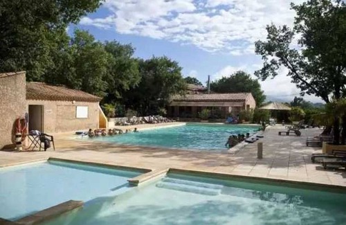 Saint-Saturnin-les-Apt House | Camping 3 étoiles - Piscine - eebbcg