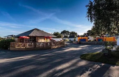 Fouesnant House | Camping La Roche Percée * - Comfort 3-room mobile home for 4 people