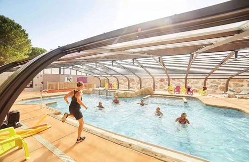 Laroque-des-Alberes House | Camping Les Albères * - Mobile home Comfort TV Air Conditioning 2 rooms 2 people