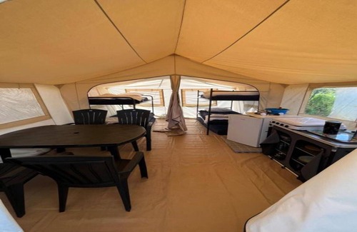 Wanne House | Camping tent with modern amenities