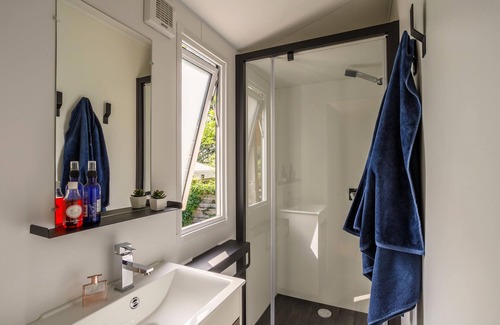 L'Aiguillon-sur-Vie House | Camping Ushuaïa Le Parc de La Grève **** - Mobile Home Premium 4 Rooms 6 People + TV