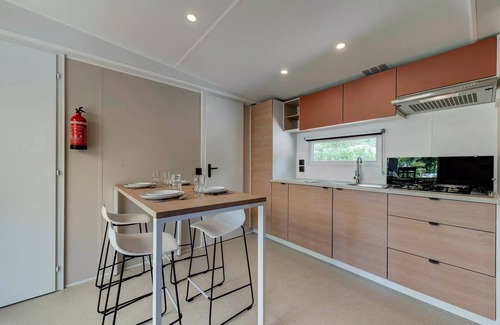 La Trinite-sur-Mer House | Campsite Romanée Le Kervilor* - Mobile home Comfort 4 rooms 6 people air-conditioned