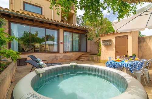 Vilafranca de Bonany Ski Chalet | Can Pontet - House In Vilafranca De Bonany