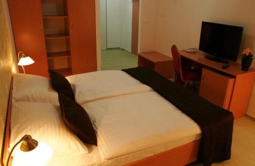 Kulso-Ferencvaros Hotel | Canada Hotel Budapest