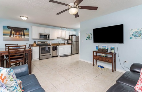 Little Venice House | Canal Front, Dockage, Trailer Parking, Updated!