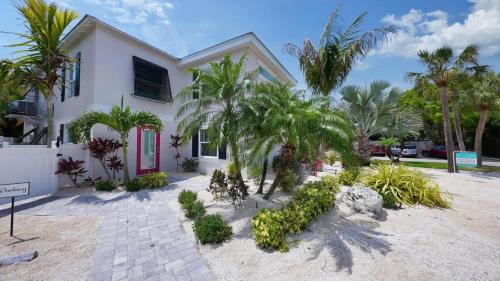 Siesta Key Village House | Canal Lower-Gorgeous 3 bed 3 bath near SK Village