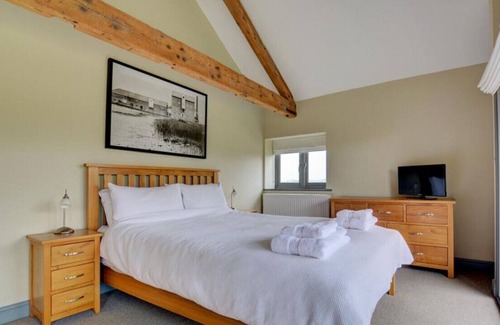 North Walsham House | Canal Side - Three Bedroom House, Sleeps 6