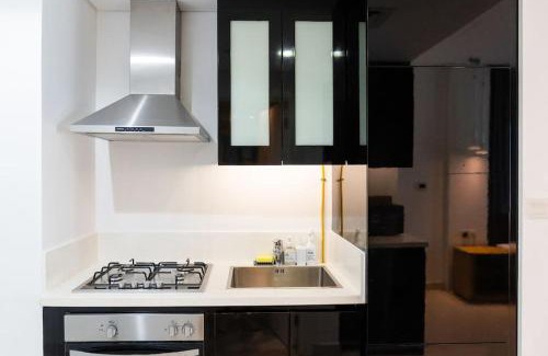 Downtown Dubai Apartment | Canal View l Hotel Studio l Great Amenities