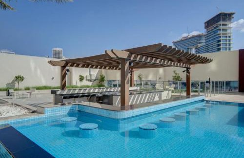 Downtown Dubai Apartment | Canal View l Hotel Studio l Great Amenities