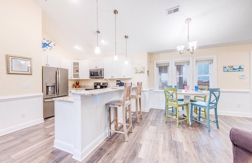Hatteras Condo | Canalfront Hatteras Condo w/Private Balcony, Resort Pool, Boat Slips, Elevator