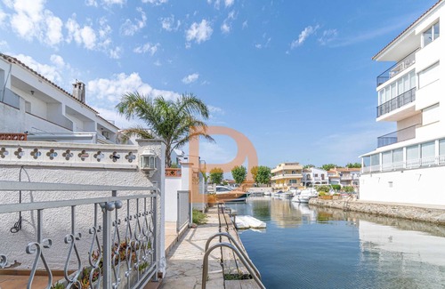 Empuriabrava House | Canalview House with BBQ and Boat Mooring