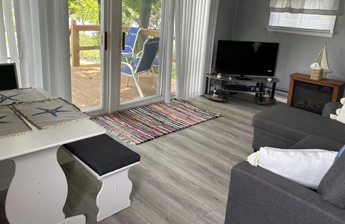 Canandaigua Cottage | Canandaigua Lake- East Side. 2 bedroom lakefront cottage with lake access