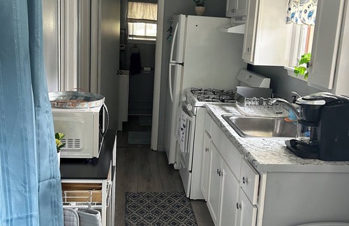Canandaigua Cottage | Canandaigua Lake- East Side. 2 bedroom lakefront cottage with lake access
