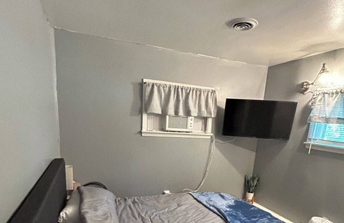 Canandaigua Cottage | Canandaigua Lake- East Side. 2 bedroom lakefront cottage with lake access