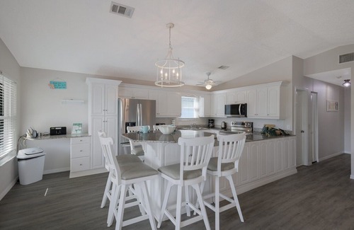 Anna Maria House | Canario Cottage by Duncan Real Estate