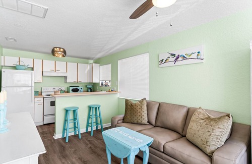 Indian Shores Cottage | Canary Beach Cottage - steps to the sand!