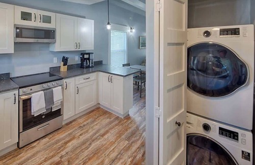 St. Augustine House | Canary Cottage in Heart of Town Pool/Park & Walk