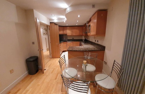 Isle of Dogs Apartment | Canary Wharf waterside 1 bed apartment