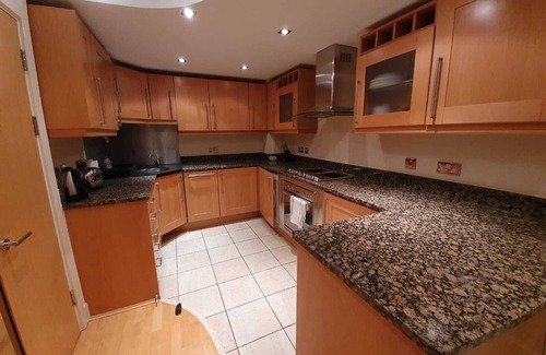 Isle of Dogs Apartment | Canary Wharf waterside 1 bed apartment