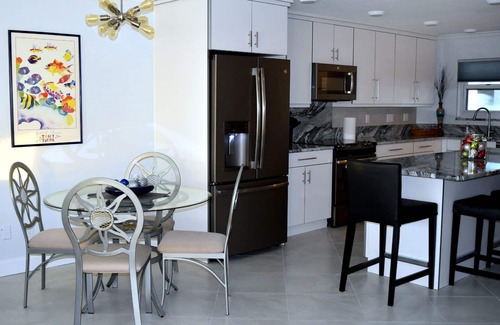 Daytona Beach Shores Condo | Canceld: Bike Wk Avail/1102 Shores Clb! 10+Remodel/NO-DRIVE Bch/Picklbll/BsktBl