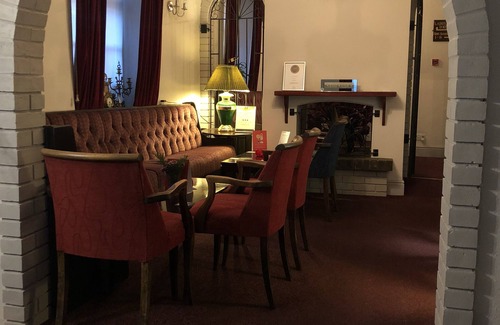 Stamford Hotel | Candlesticks