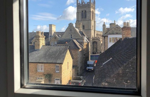 Stamford Hotel | Candlesticks