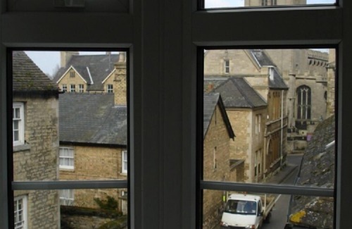 Stamford Hotel | Candlesticks