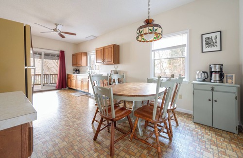 Danbury House | Candlewood Lake Getaway