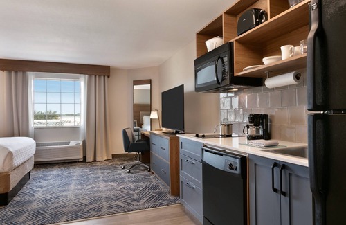 Terry Sanford Hotel | Candlewood Suites Fayetteville Fort Bragg by IHG