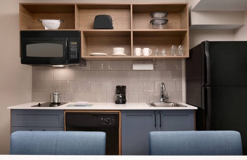 Terry Sanford Hotel | Candlewood Suites Fayetteville Fort Bragg by IHG