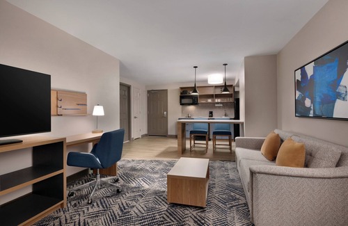Harrisburg Hotel | Candlewood Suites Harrisburg I-81 - Hershey Area by IHG
