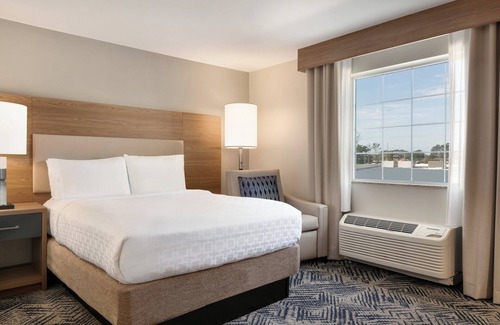 Harrisburg Hotel | Candlewood Suites Harrisburg I-81 - Hershey Area by IHG