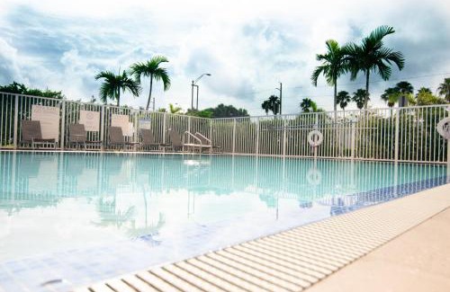 Virginia Gardens Hotel | Candlewood Suites Miami Intl Airport - 36th St by IHG