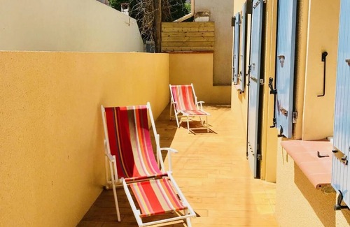 Le Port House | Canétoise located 50 m from the sea, 2 to 7 pers, air conditioning, private parking.