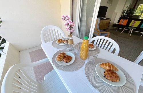 California - Pezou Apartment | Cannes: close to the beach, apartment 1 bedroom, terrace, secure residence